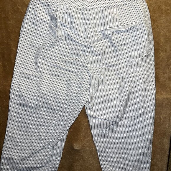 Hannah Stretch Women's Sz 8 Grey White Black Stripe Capri Pants C03 - Picture 6 of 6